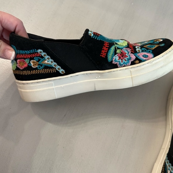 Johnny Was Women’s Slip-On Black Butterfly Embroidered Platform Sneaker Sz 5 GUC - Picture 3 of 11